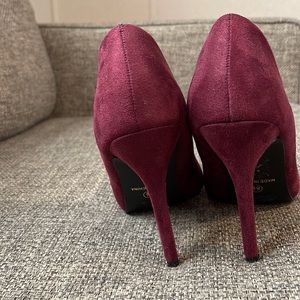 Size 8.5 Marrón color brand new never used.